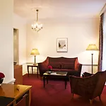 Bellevue Palace Готель Берн