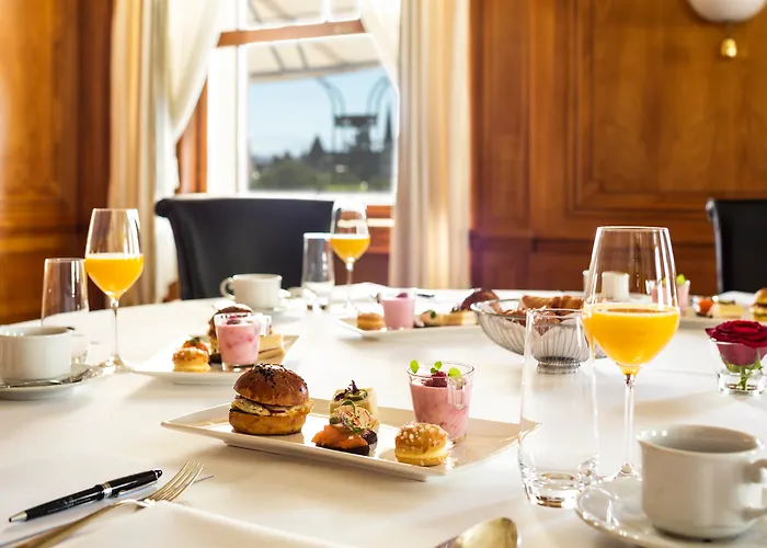 Bellevue Palace Готель Берн