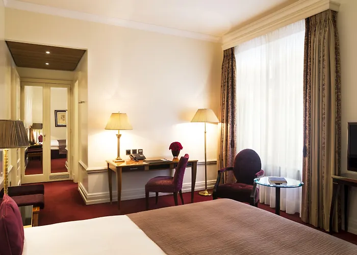 Bellevue Palace Готель Берн