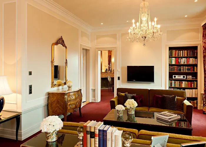 Готель Bellevue Palace 5*